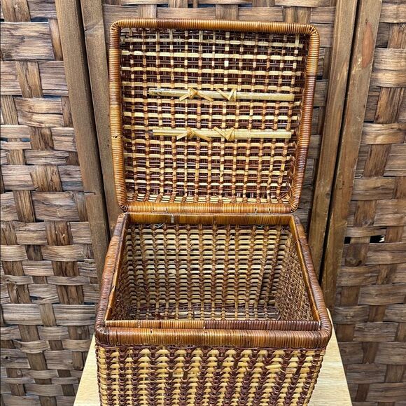 French Wicker Picnic Basket with Handles Vintage 1970s - Picture 3 of 4